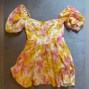 Beautiful floral sundress!